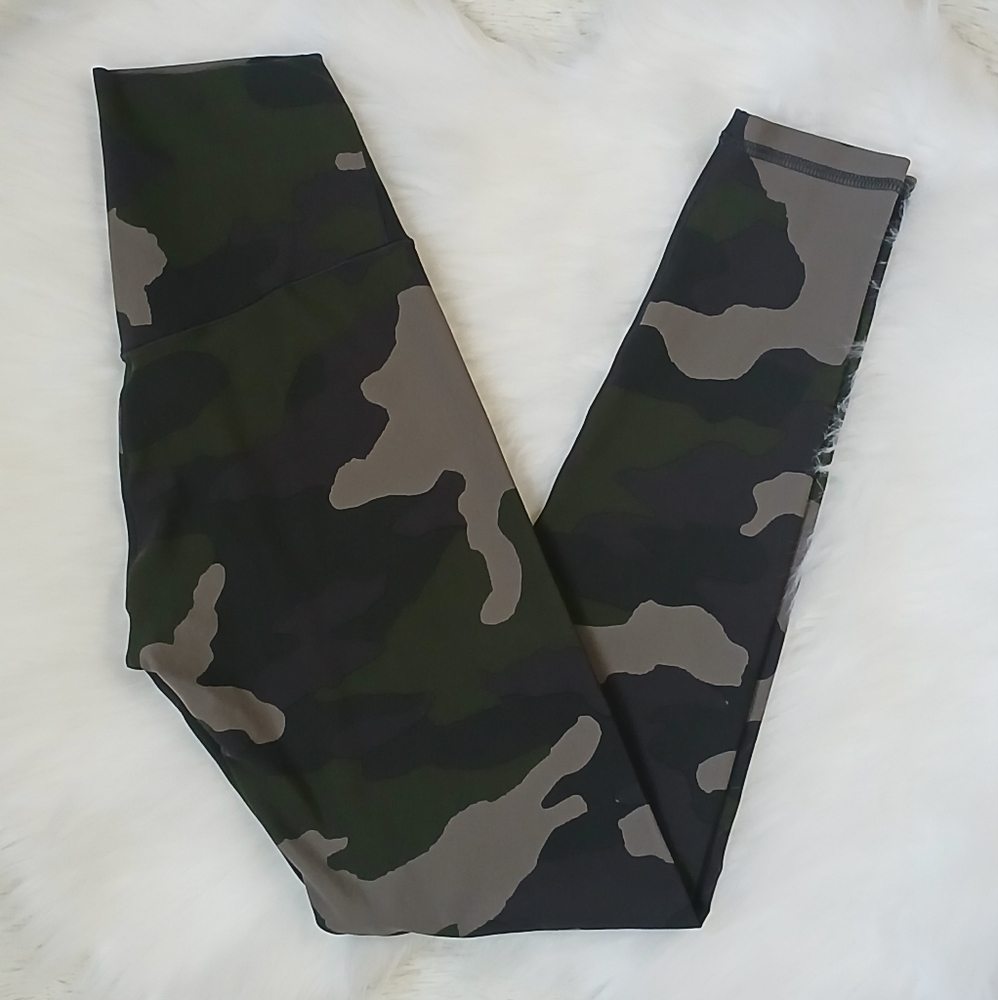 🚫SOLD🚫OFFLINE by Aerie High Rise Ankle Camo Leggings